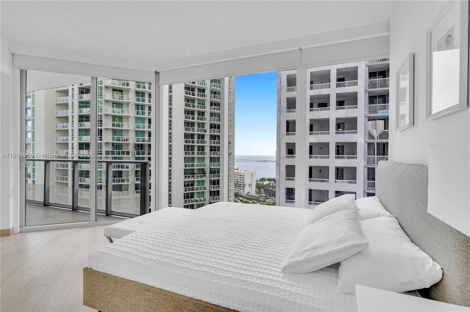 Building Photo - 1300 Brickell Bay Dr