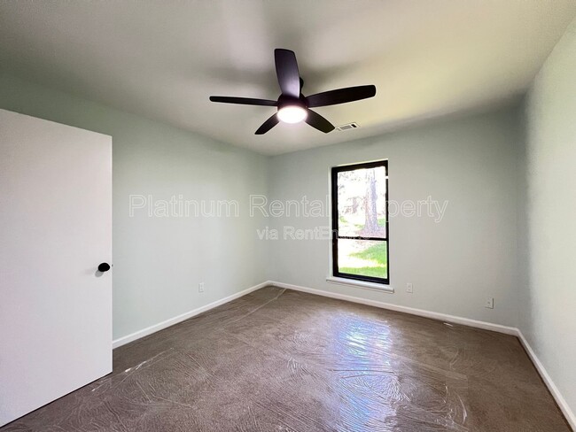 Building Photo - 1331 Buttercup Ct