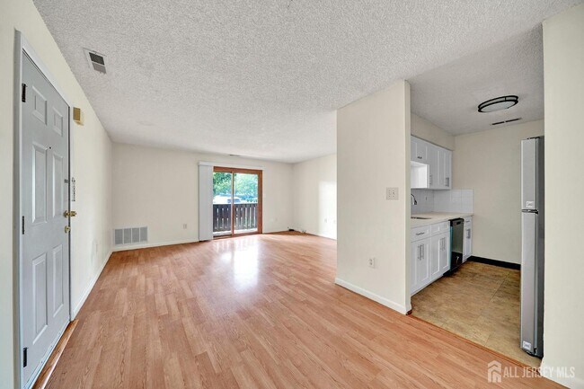 Building Photo - 601 Ravens Crest Dr