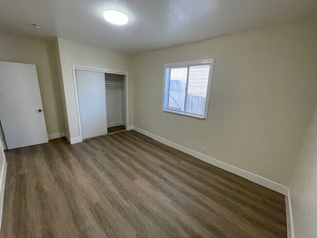 Building Photo - 1946 E 20th St