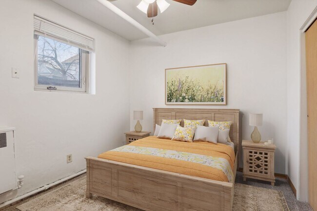 Building Photo - Spacious, Updated 1BR on Beautiful Iris Park!