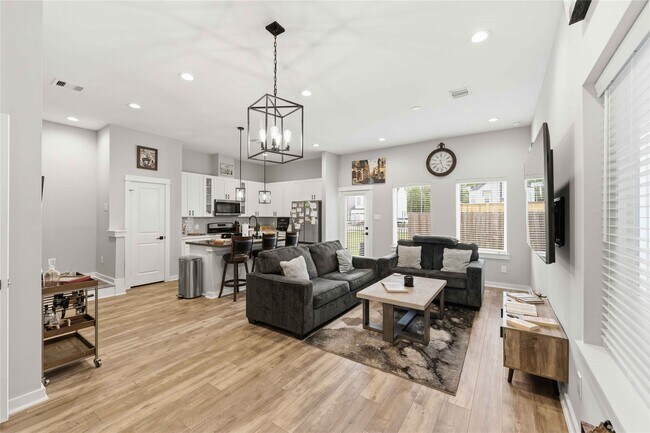 Building Photo - 417 Stonework Garden Ln