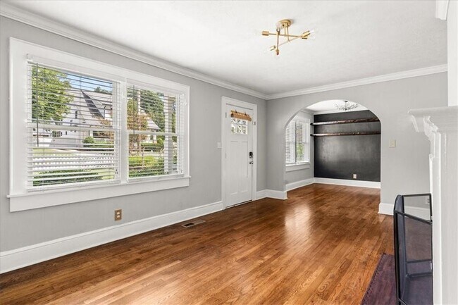 Building Photo - 259 Spence Ave SE