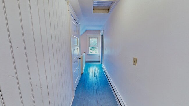 Building Photo - [In-Unit Laundry; Garden] Townhouse-Style Living, with Historical Details & Parking!