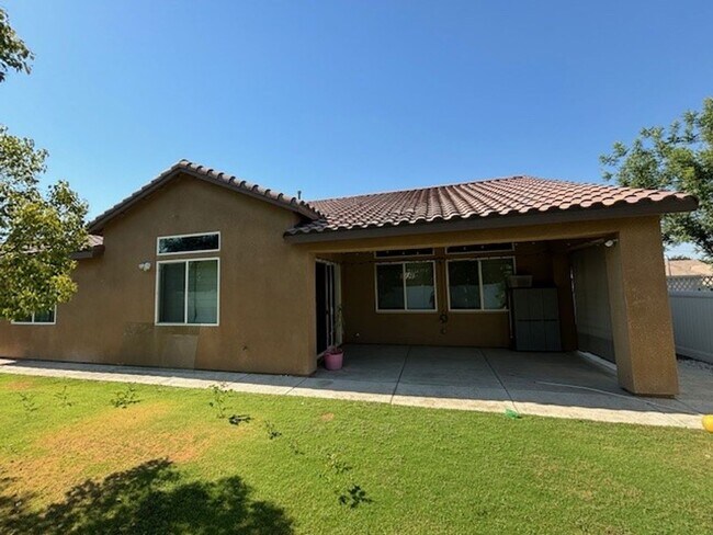 Building Photo - Elegant 4-Bedroom Home with Paid Solar in Gated Village Green Community