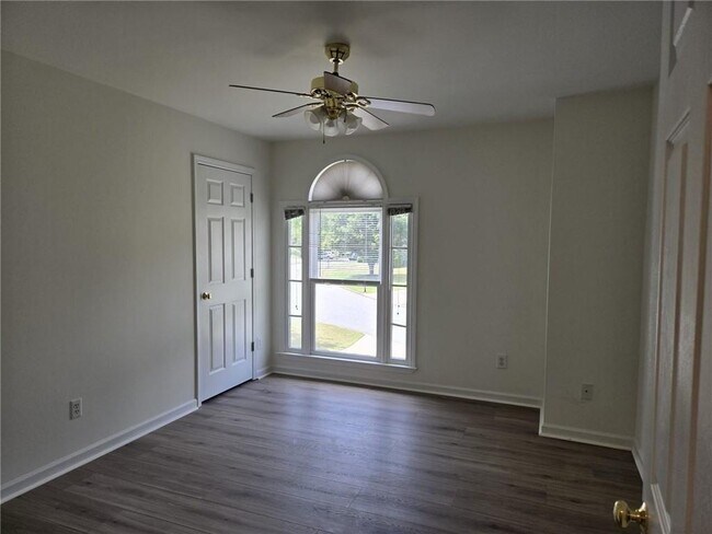 Building Photo - 10845 Glenbarr Dr