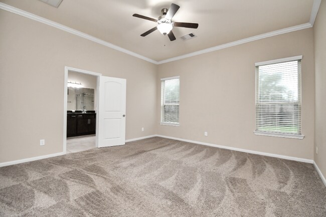 Building Photo - 1539 Giles Dr