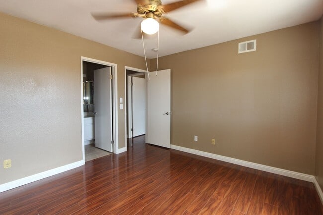 Building Photo - Beautiful 4 bedroom 2 bathroom home in Mira Mesa available now