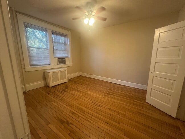 Building Photo - Adorable Condo in Ghent!