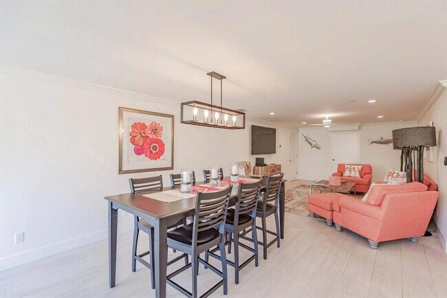 Building Photo - 1125 W Peppertree Dr