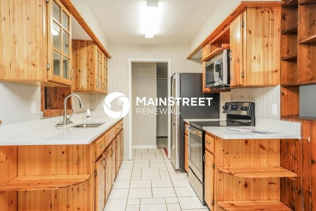 Building Photo - 3 Bedroom Pet-Friendly Home in KISSIMMEE, FL with Main Street Renewal