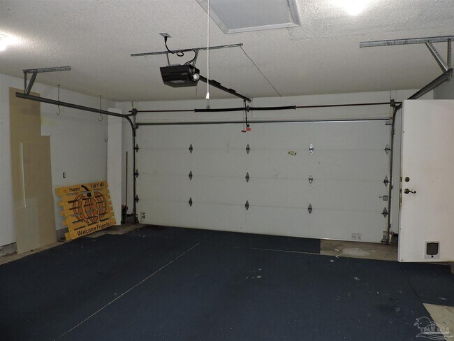 Building Photo - 12134 Longwood Dr