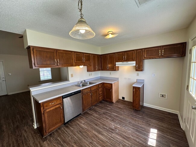 Building Photo - 3 Bedroom, 2 Full Baths in Horn Lake, Wellington Square Subdivision