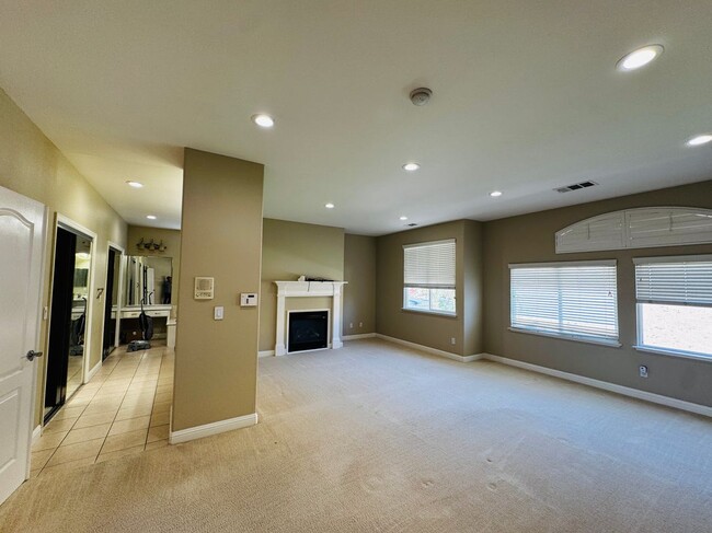 Building Photo - 3832 Carrera Ct