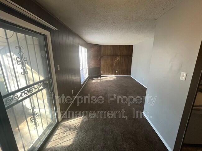 Building Photo - 2827 Sonora Dr