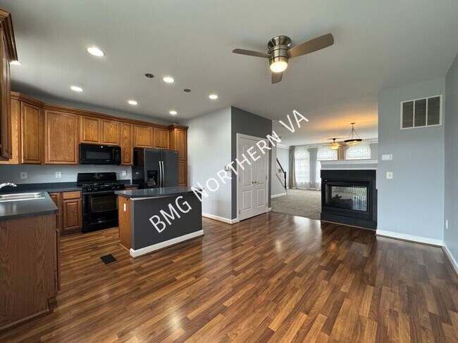 Building Photo - 10673 General Kirkland Dr