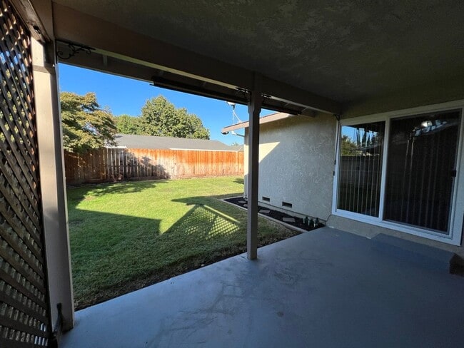 Building Photo - Immaculate 3 bedroom on a court!