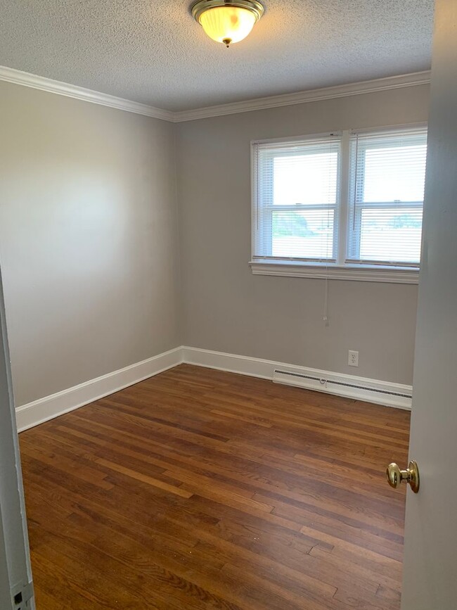 Building Photo - Country Living with City Convenience!