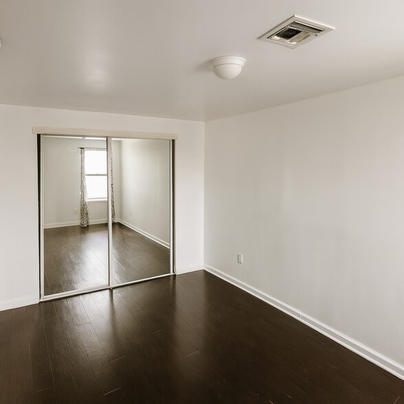 Building Photo - 1207 Green St