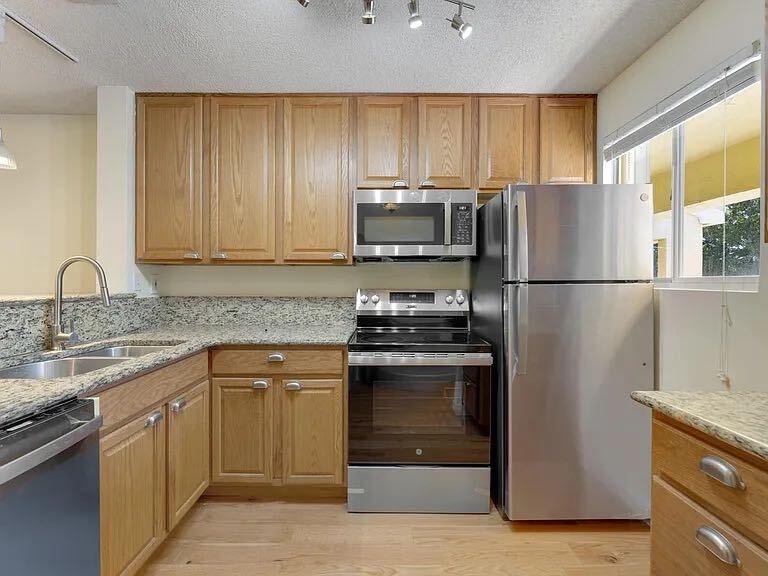 Building Photo - 98202 Windward Ave