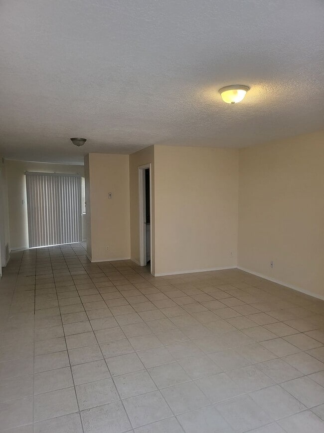 Building Photo - North valley 3 bedroom 2/BA 1245/sf 1/CG 2...