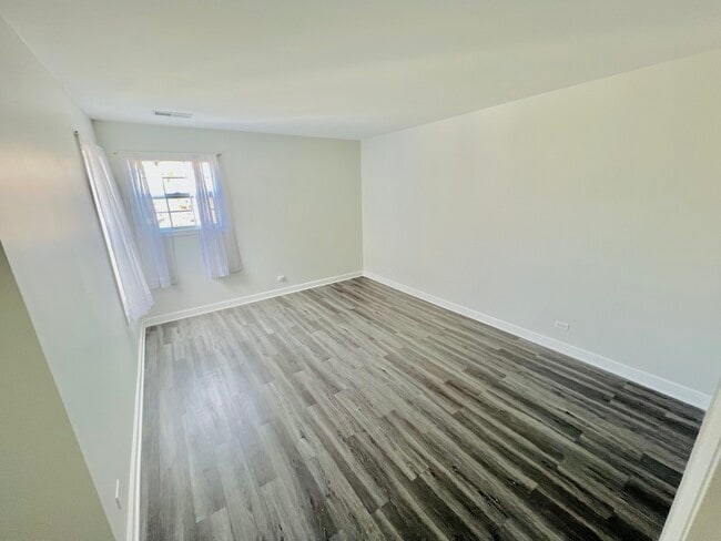 Building Photo - 925 Sheridan Cir