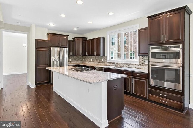 Building Photo - 322 N George Mason Dr