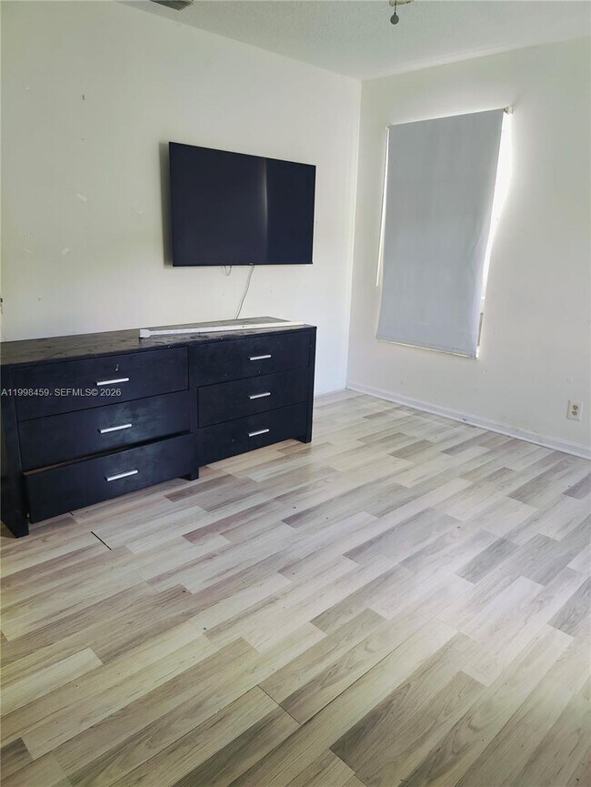 Building Photo - 1139 Freshwater Lakes Dr