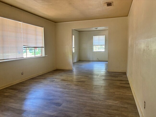 Building Photo - 3206 Rosemary Ave
