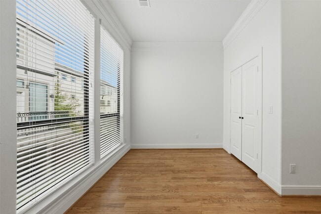 Building Photo - 6130 Hamman St