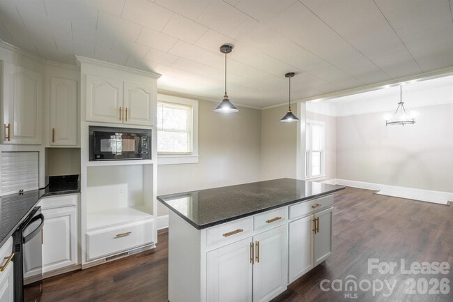 Building Photo - 809 Delane St