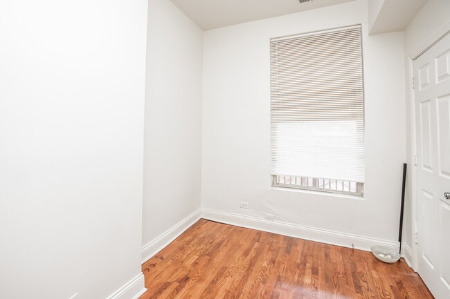 Building Photo - 4837 S St Lawrence Ave