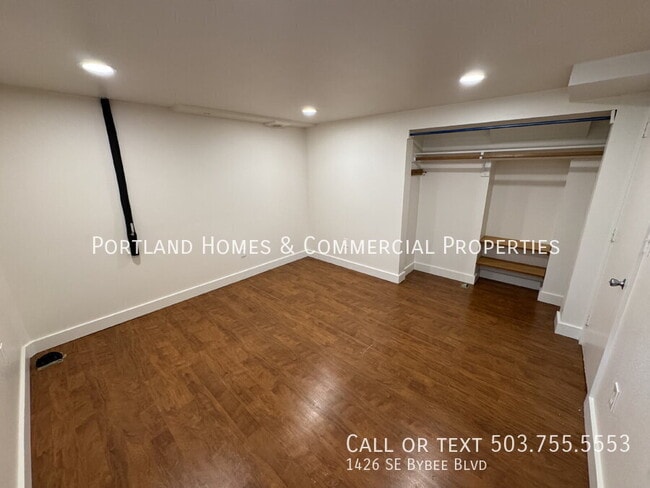 Building Photo - 1426 SE Bybee Blvd