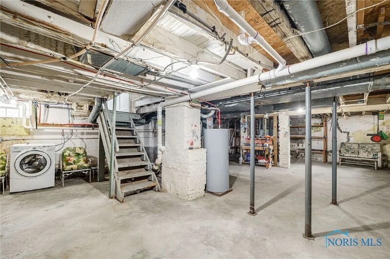 Building Photo - 823 Custer Dr