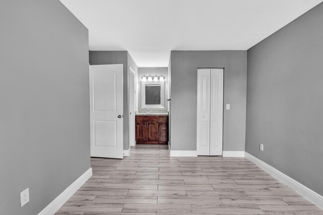 Building Photo - 1263 SW 46th Ave