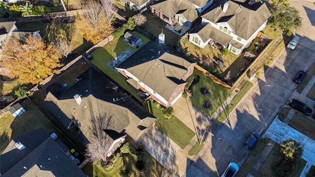 Building Photo - 2202 Drake Falls Dr