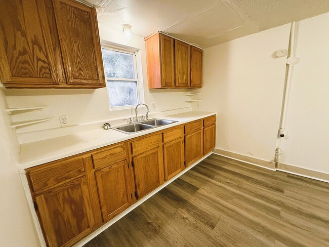 Building Photo - Charming 1 Bedroom, 1 Bath Bungalow