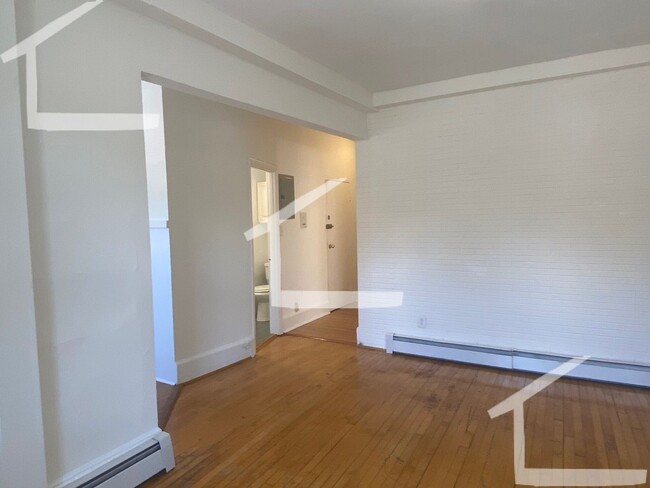 Building Photo - 8/1 Sunny, spacious 2BR right on Green Line!