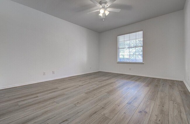 Building Photo - 207 Brentwood Dr