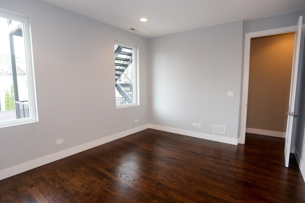 Building Photo - 2639 W Potomac Ave