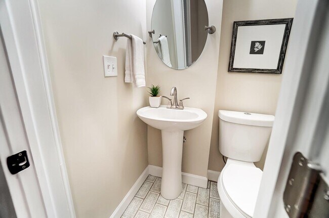 Building Photo - 1106 Dayton St