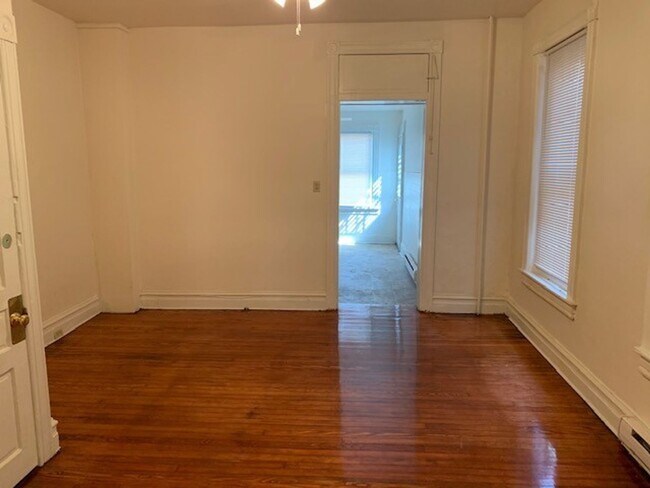 Building Photo - 139 N 10th St