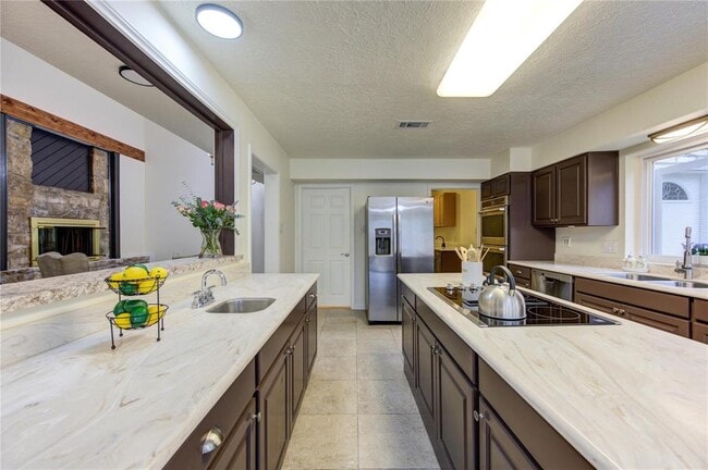 Building Photo - 15754 Walkwood Dr