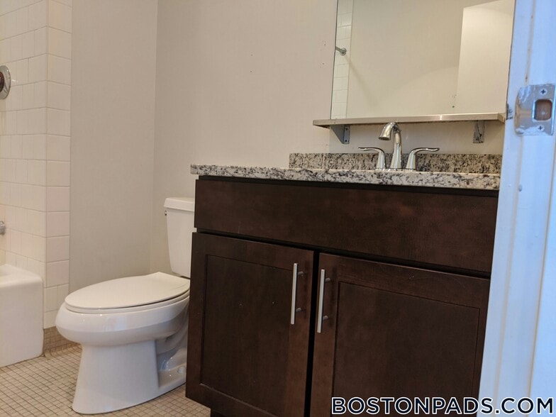 Building Photo - 160 E Berkeley St