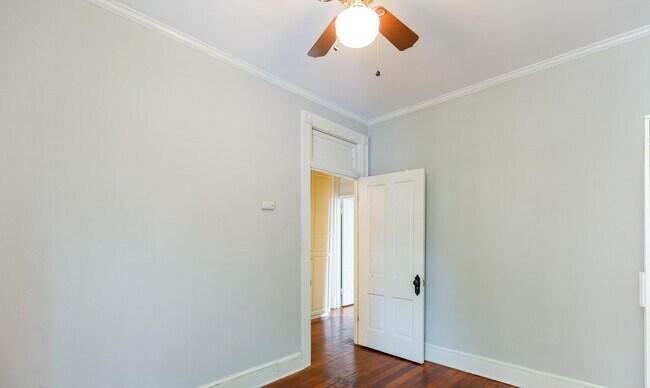 Building Photo - Classic Capitol End-Unit Hill Rowhome