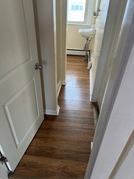 Building Photo - 8 Arch Ave