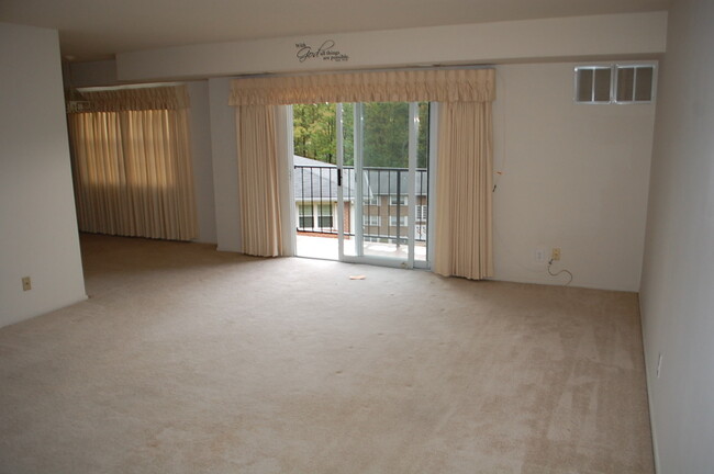 Building Photo - BEL AIR - HICKORY HILLS CONDO