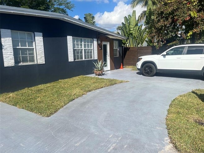 Building Photo - 1517 NW 3rd Ave