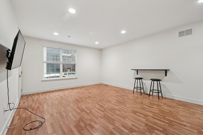 Building Photo - 1511 Master St