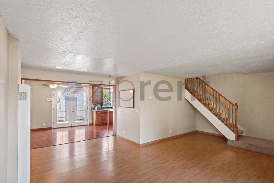 Building Photo - 3298 Cropley Ave